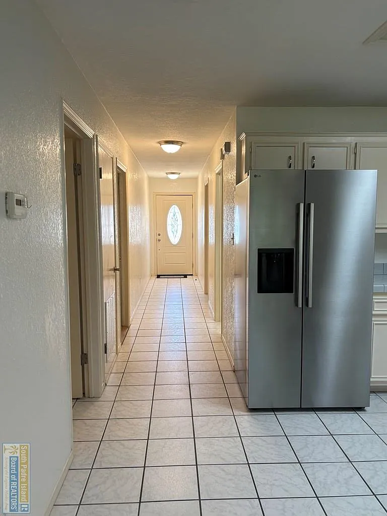 3 bed, 2.0 bath, 1413 sqft, $3,300 — Photo 4
