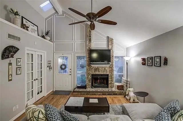 2 bed, 2.0 bath, 1369 sqft, $2,950 — Photo 3