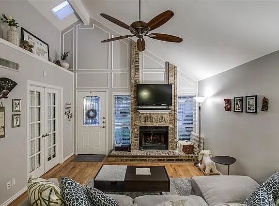 3rd image of 3431 San Jacinto St