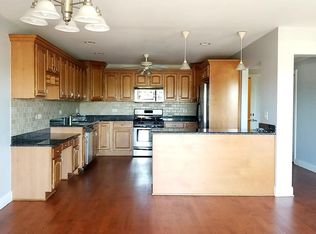 6331 W Highland Ave APT 3D, Chicago, IL 60646