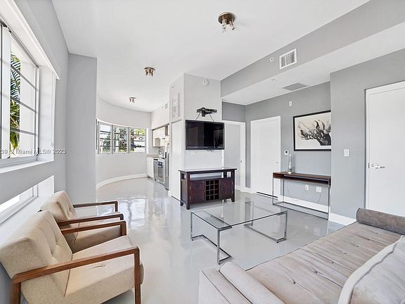 4th image of 2160 Park Ave APT 202