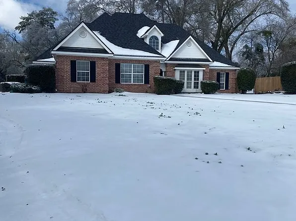 913 University Dr — exterior photo