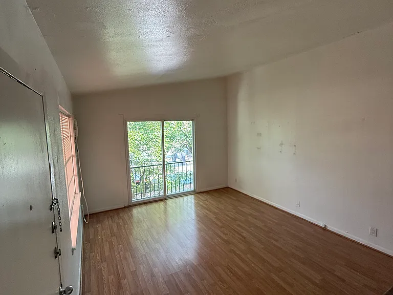 1023 Lyndon St #14 — Photo 5