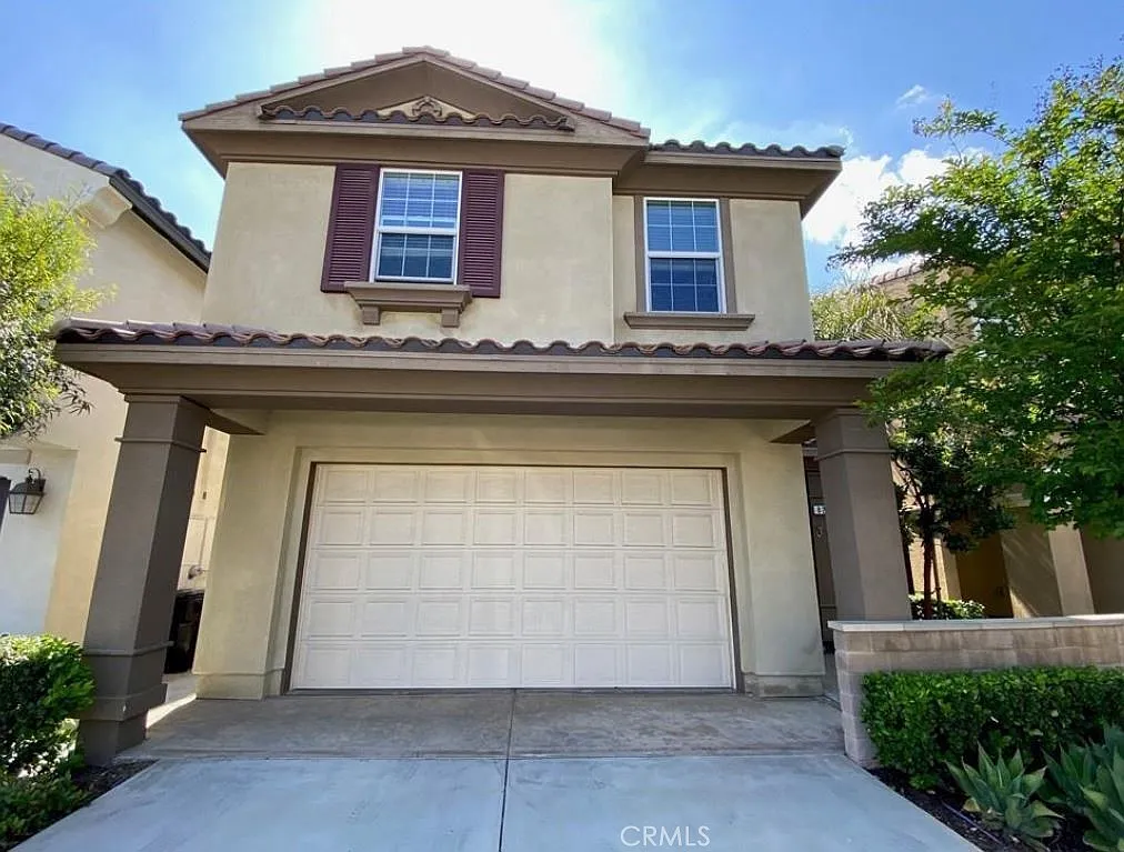 4 bed, 2.5 bath, 2084 sqft, $3,895 — Photo 1