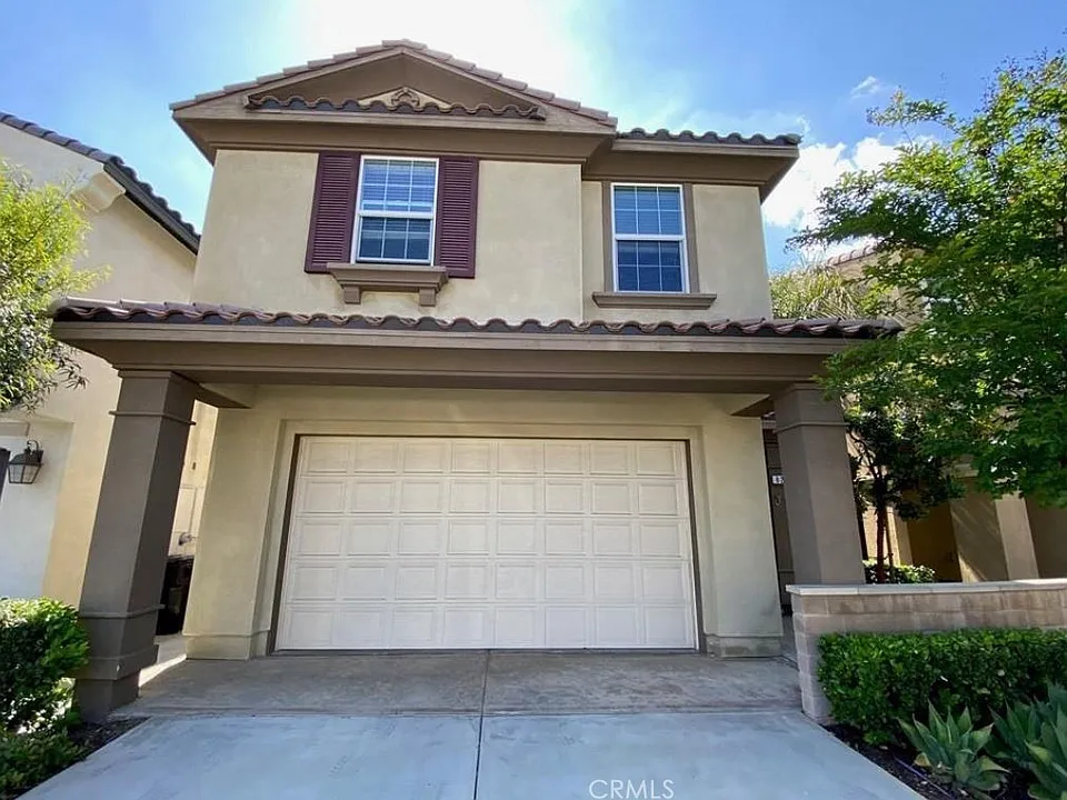 825 Parisa Pl