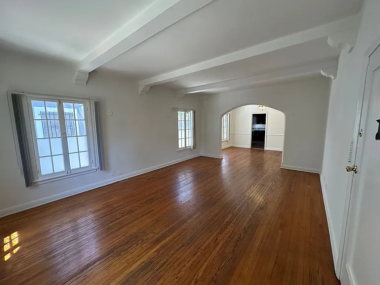 454 N Orange Grove Ave — Photo 2
