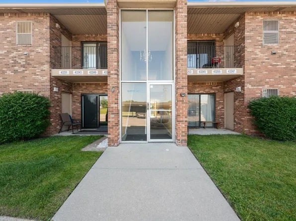 43245 Cape Dr, Sterling Heights, MI 48313