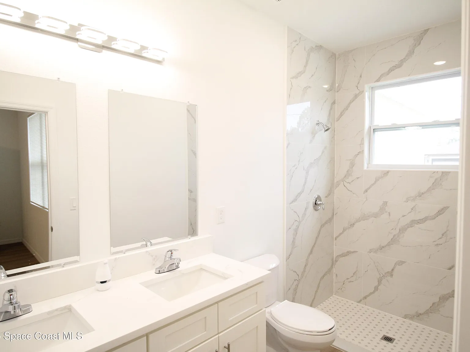 4 bed, 3.0 bath, 2000 sqft, $2,495 — Photo 3