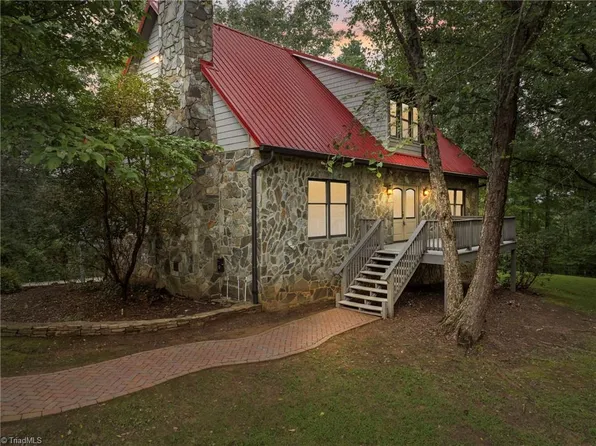 1045 Toad Hill Dr, Westfield, NC 27053