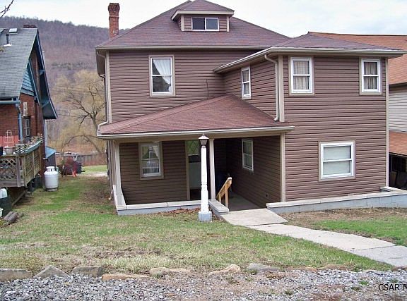 2nd image of 425 Lake St