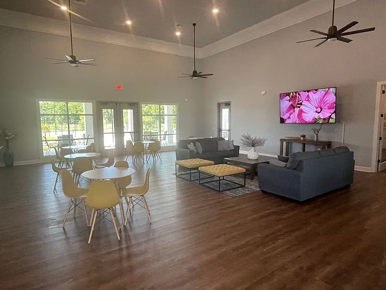 9412 SW 67th Ln — Photo 3