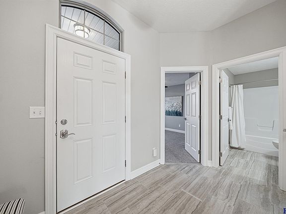 5th image of 9128 Baybrook Cir