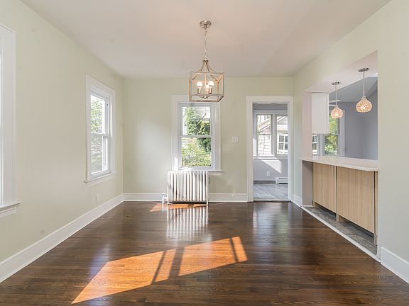5th image of 123 Raymond Ave
