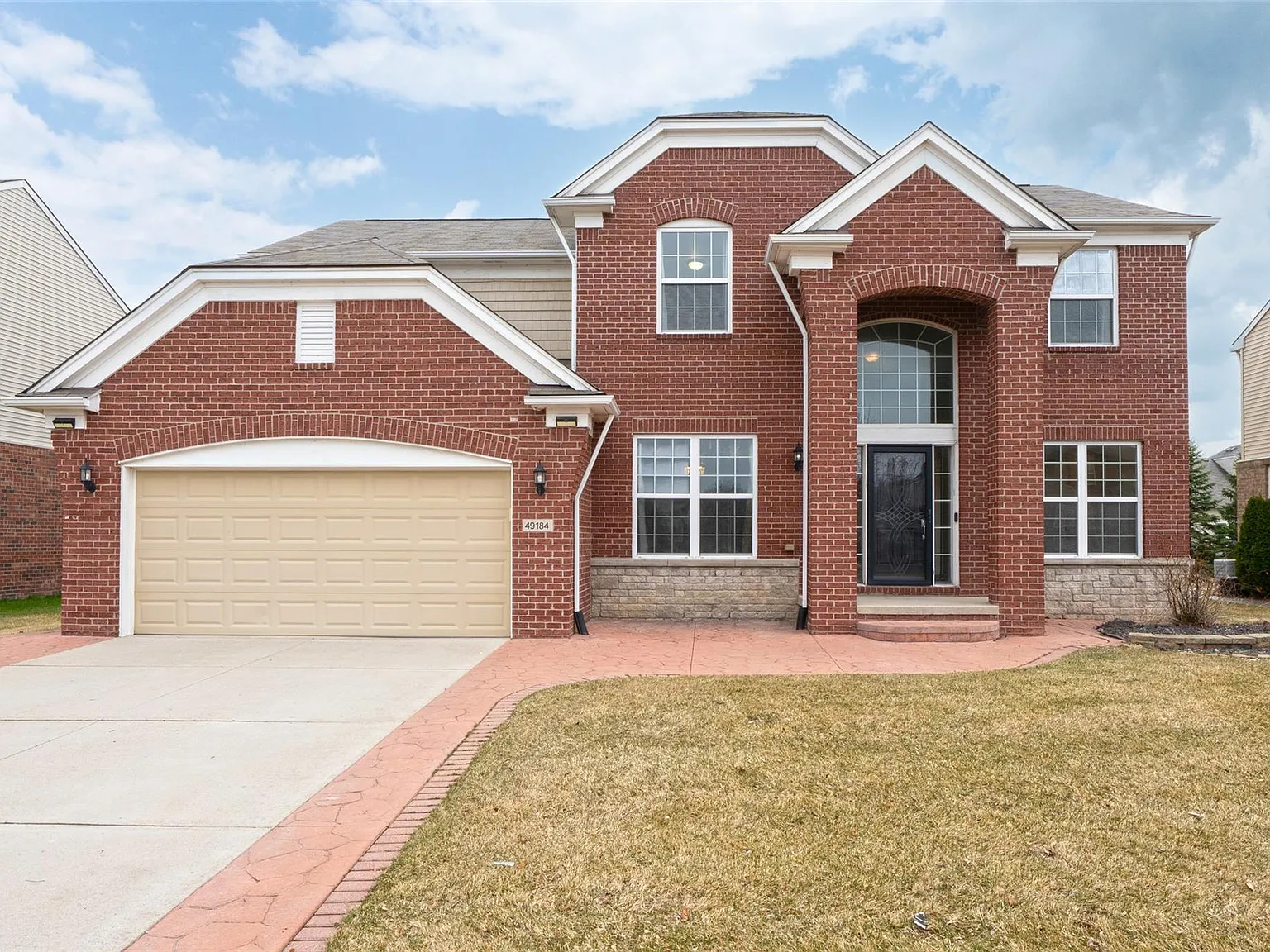 4 bed, 2.5 bath, 2831 sqft, $3,690 — Photo 2