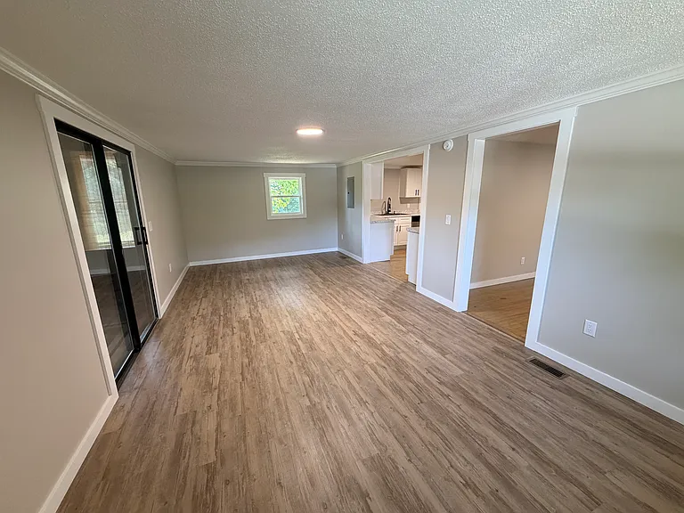 185 E Wilhemenia St — Photo 4