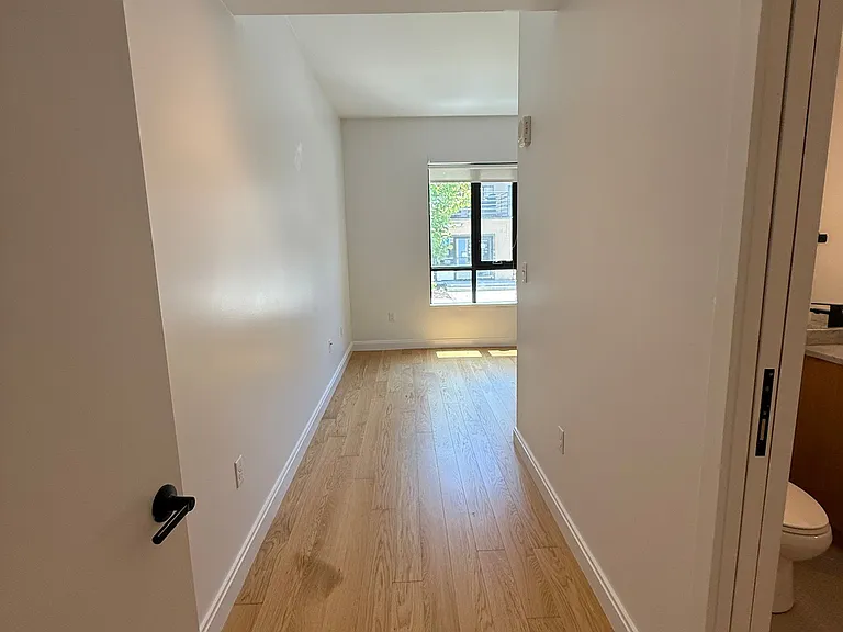 83-84 Gardner St #105L — Photo 5
