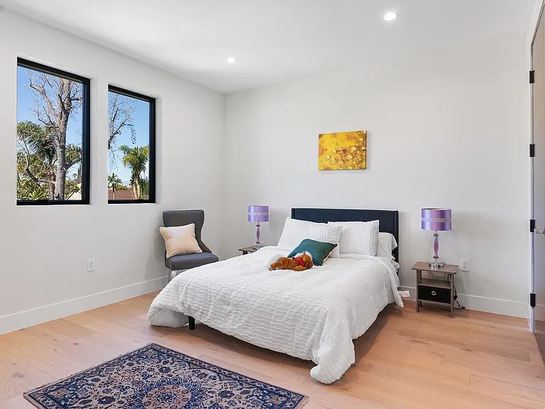 5012 Enfield Ave — Photo 43