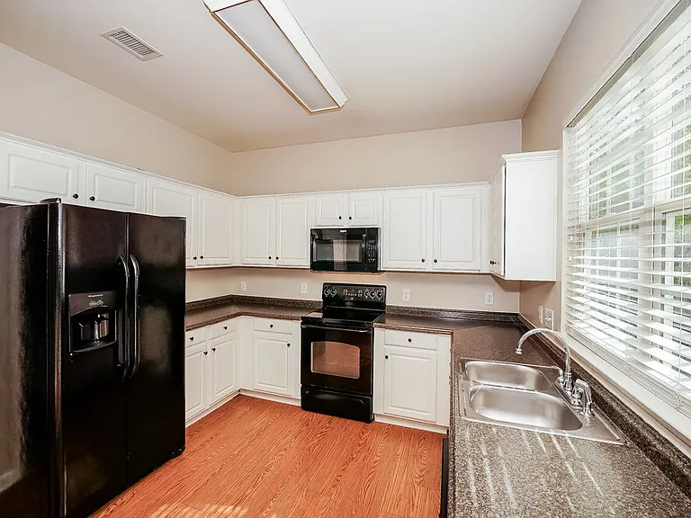 8909 Lyleton Ln — Photo 9