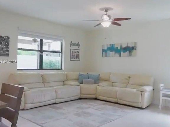 4th image of 221 SE 35th Ave