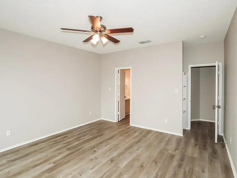 7213 Park Creek Cir W — Photo 9