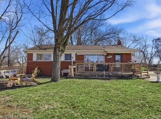 543 McMunn St, South Lyon, MI 48178