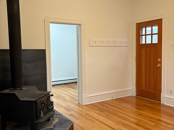 5th image of 625 N Bozeman Ave