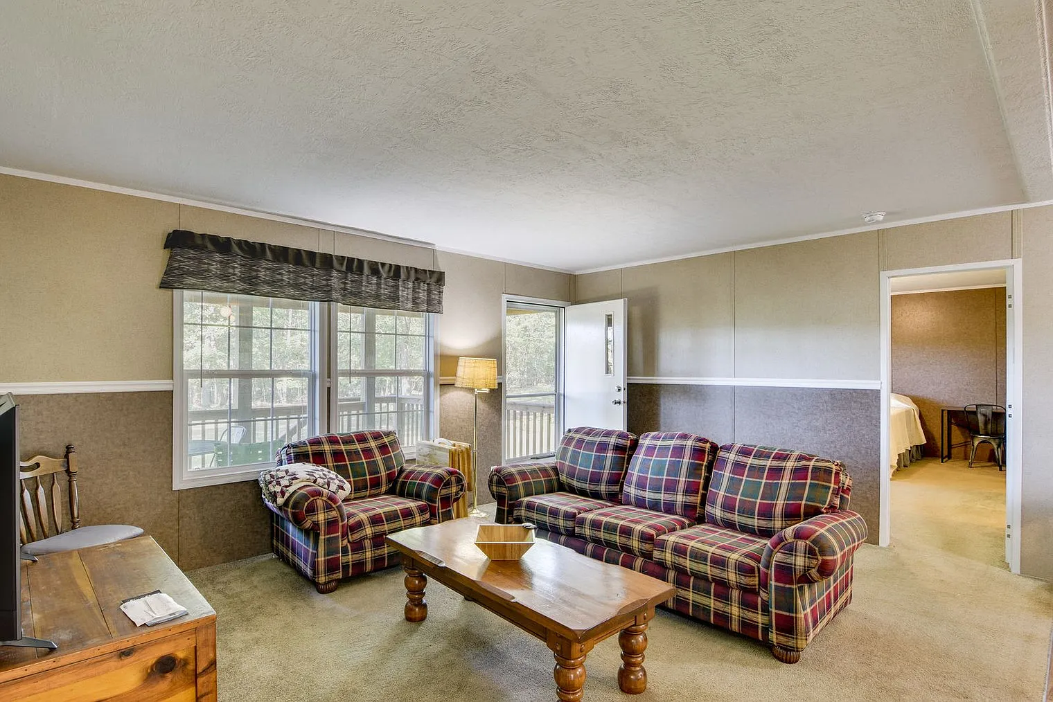 2 bed, 2.0 bath, 1140 sqft, $3,027 — Photo 2