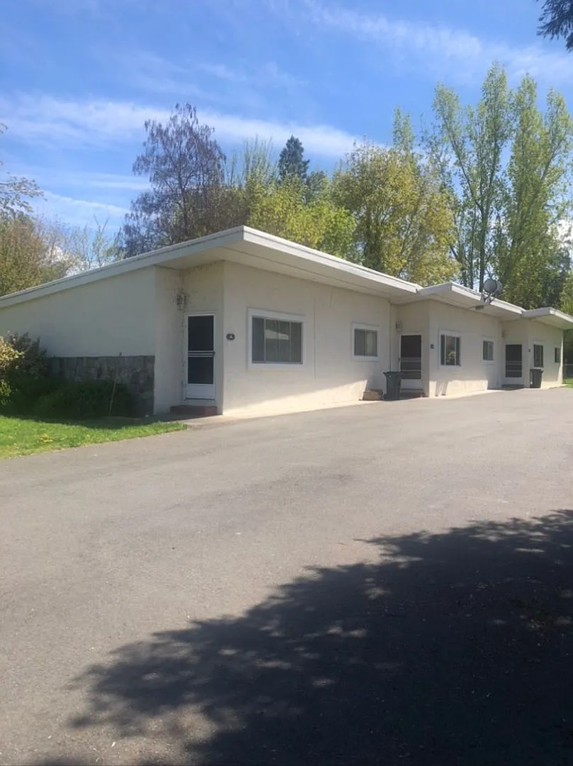 Building Photo - R1257 SW Plummer Ave