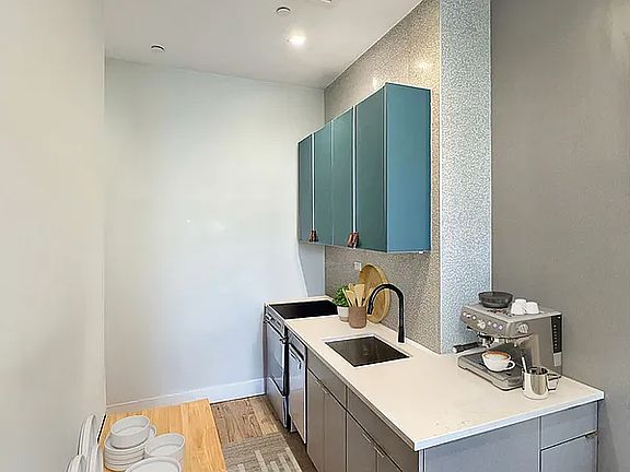 3rd image of 725 Metropolitan Ave #1D