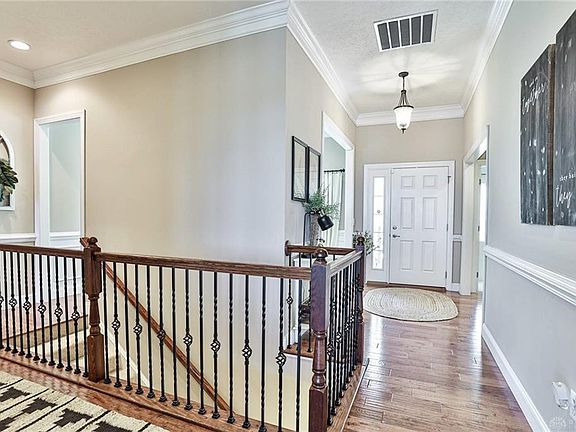 5th image of 698 Lake View Dr