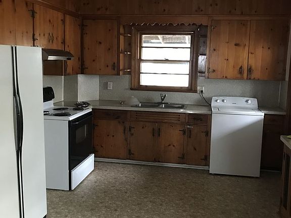 3rd image of 220 East Ave
