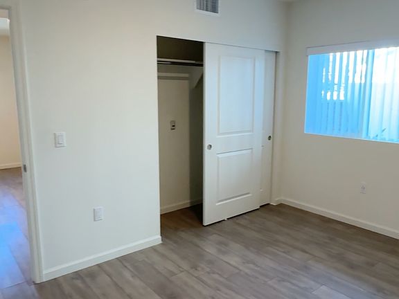 4th image of 891 Turquoise St #101