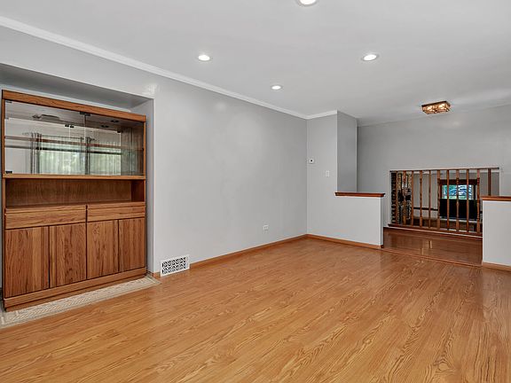 4th image of 515 Parkshore Dr