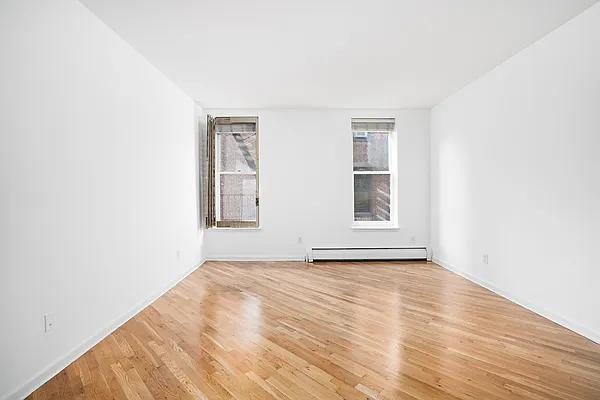 Rented by Waldstar Real Estate LLC | media 6