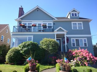 3715 SW Grayson St, Seattle, WA 98126