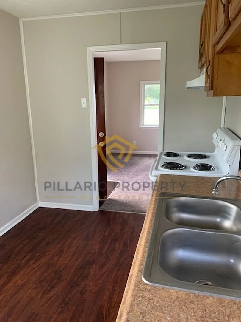 ** $250 Move-In Concession ** Close To Downtown Indy And The Monon Trail, Affordable And 2 Bedroo... — Photo 3