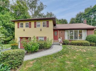 17 Leawood Dr, Ossining, NY 10562