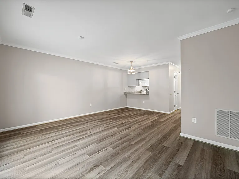 704 Heritage Pkwy — Photo 5