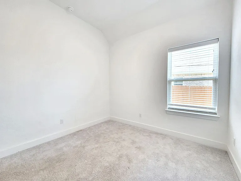 513 Three Feathers Ct — Photo 21