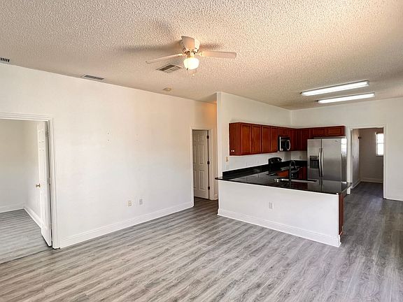 4th image of 348 Aylesbury Ct