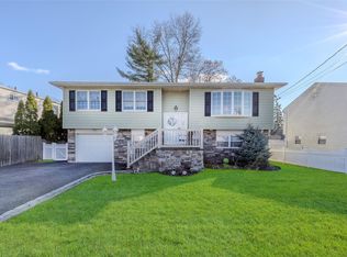 66 Claremont St, Deer Park, NY 11729