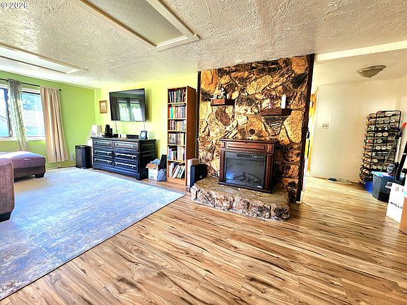 5th image of 328 E 5th Ave