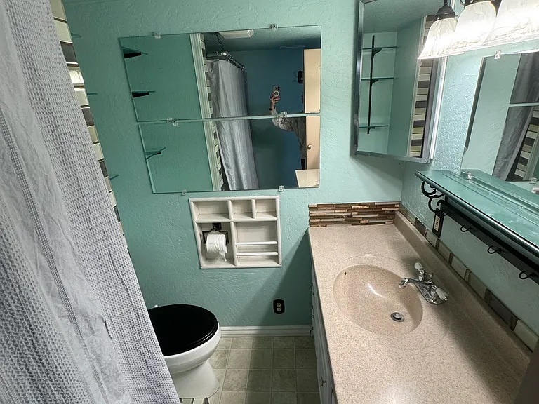 504 Woodford Ave — Photo 6