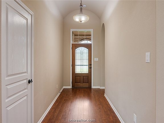 4th image of 3085 Archer Cir