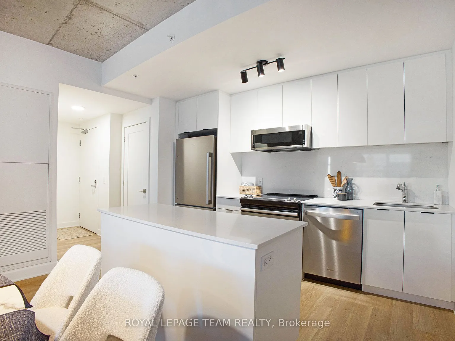 2 bed, $2,770 — Photo 3