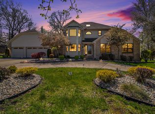 8995 Marquette Dr, Grosse Ile, MI 48138