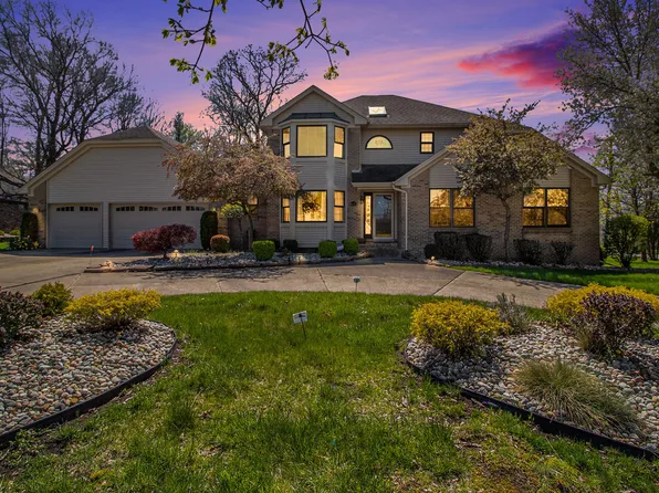 8995 Marquette Dr, Grosse Ile, MI 48138