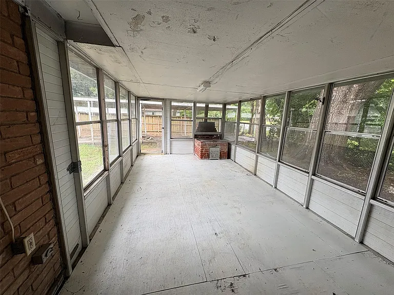 223 Belmont St — Photo 11