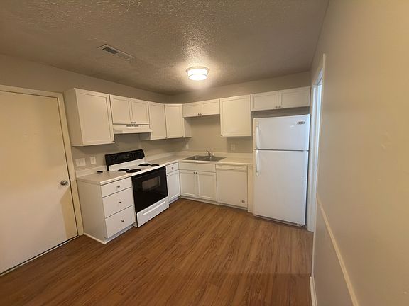3rd image of 4440 Countryside Dr #A