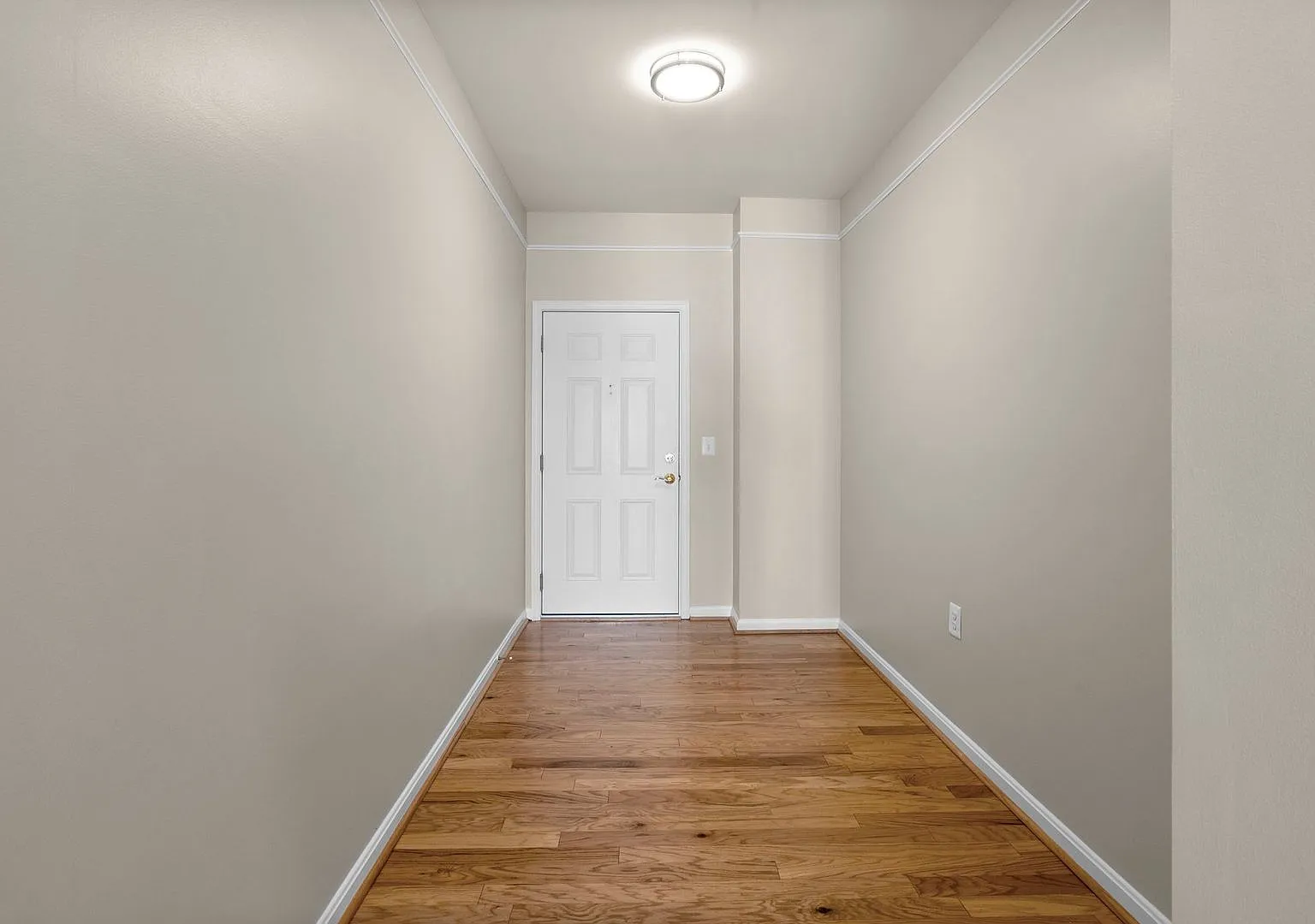 2 Bed 2 Bath - King Farm Condo - Move In Ready — Photo 2